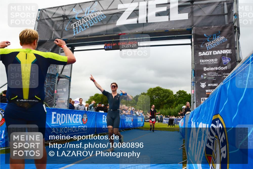 30.08.2026 - Elbe Triathlon Hamburg LAZAROV Photography http://msf.ph/oto/10080896 30.08.2026 11:17:38 Ziel 579, 580, 1148, 1621 meine-sportfotos.de