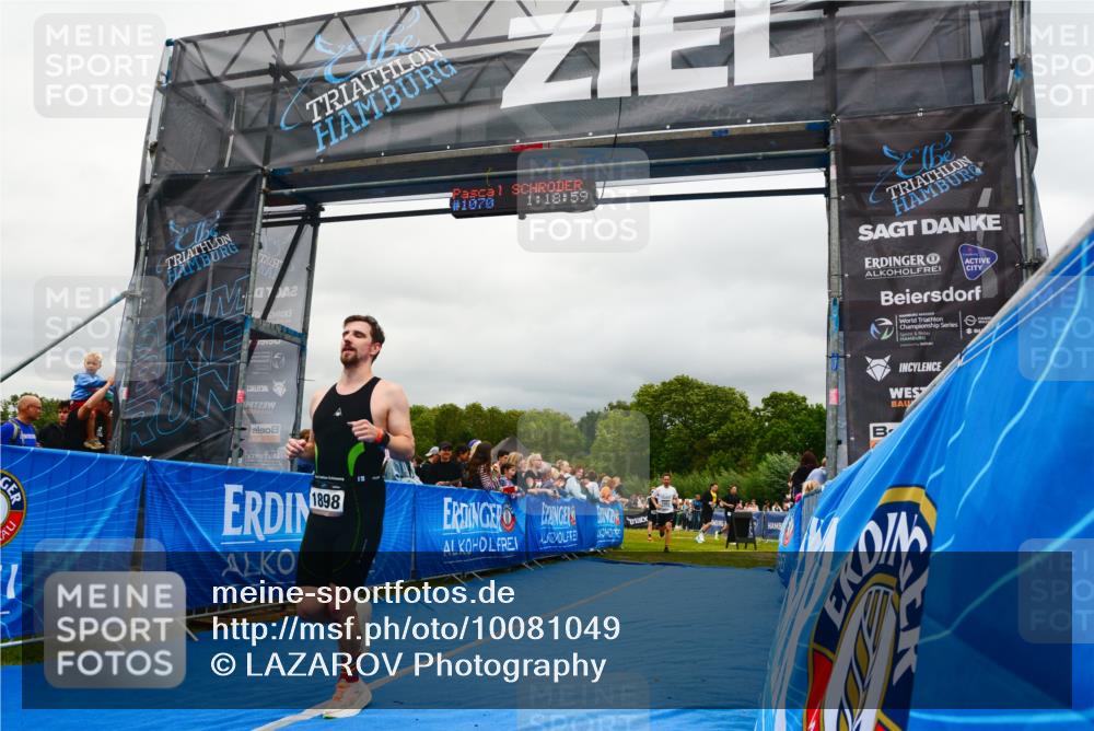 30.08.2026 - Elbe Triathlon Hamburg LAZAROV Photography http://msf.ph/oto/10081049 30.08.2026 11:19:08 Ziel 1049, 1083, 1898 meine-sportfotos.de