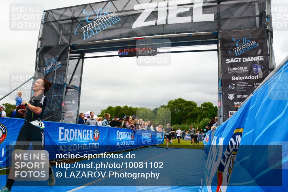 30.08.2026 - Elbe Triathlon Hamburg LAZAROV Photography http://msf.ph/oto/10081102 30.08.2026 11:19:36 Ziel 950, 1091, 1108, 1111 meine-sportfotos.de