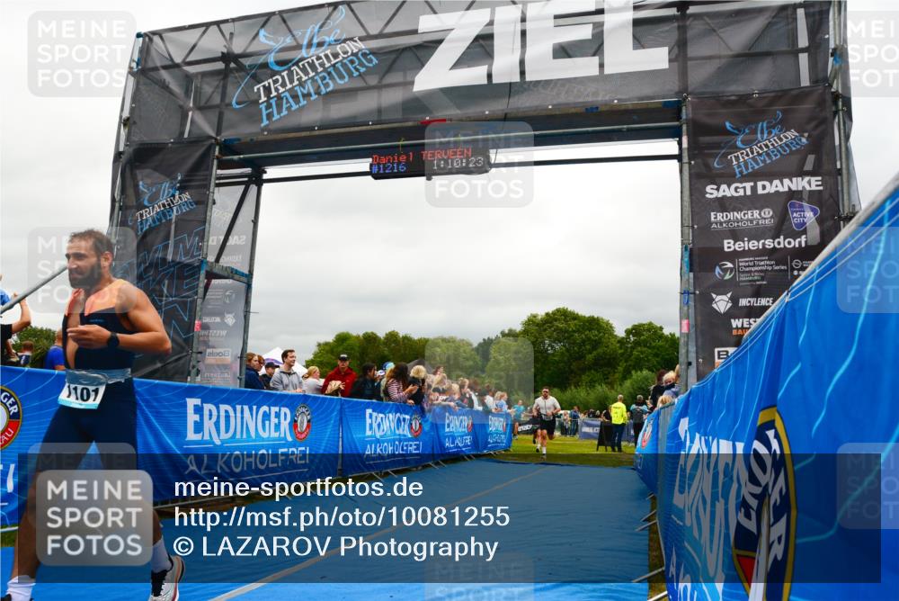 30.08.2026 - Elbe Triathlon Hamburg LAZAROV Photography http://msf.ph/oto/10081255 30.08.2026 11:20:40 Ziel 886, 1059, 1101 meine-sportfotos.de