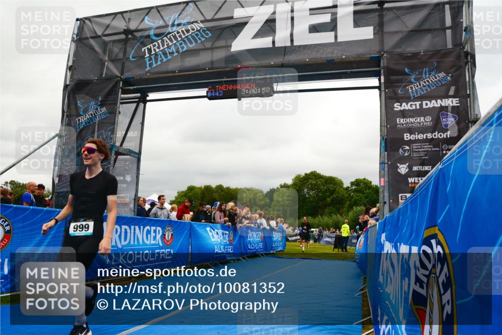 30.08.2026 - Elbe Triathlon Hamburg LAZAROV Photography http://msf.ph/oto/10081352 30.08.2026 11:21:15 Ziel 999, 1017, 1276 meine-sportfotos.de