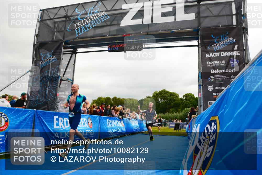 30.08.2026 - Elbe Triathlon Hamburg LAZAROV Photography http://msf.ph/oto/10082129 30.08.2026 11:26:23 Ziel 1079, 1198, 1217 meine-sportfotos.de
