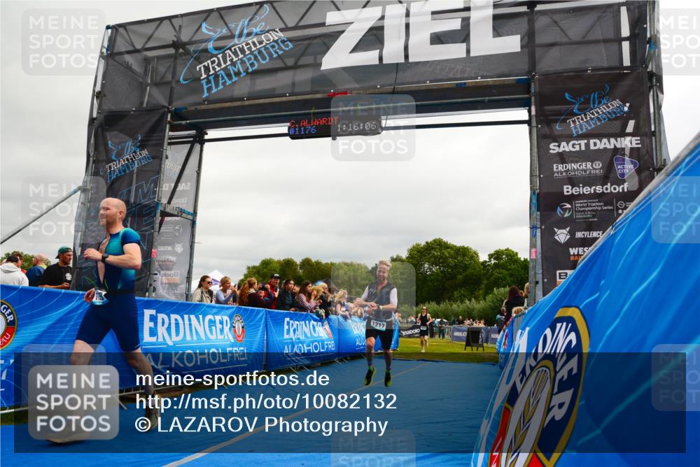 30.08.2026 - Elbe Triathlon Hamburg LAZAROV Photography http://msf.ph/oto/10082132 30.08.2026 11:26:23 Ziel 1079, 1198, 1217 meine-sportfotos.de