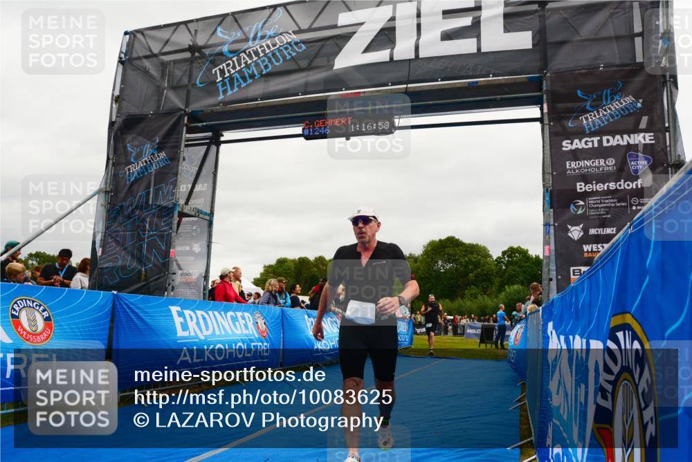 30.08.2026 - Elbe Triathlon Hamburg LAZAROV Photography http://msf.ph/oto/10083625 30.08.2026 11:37:05 Ziel 879, 1050, 1307 meine-sportfotos.de