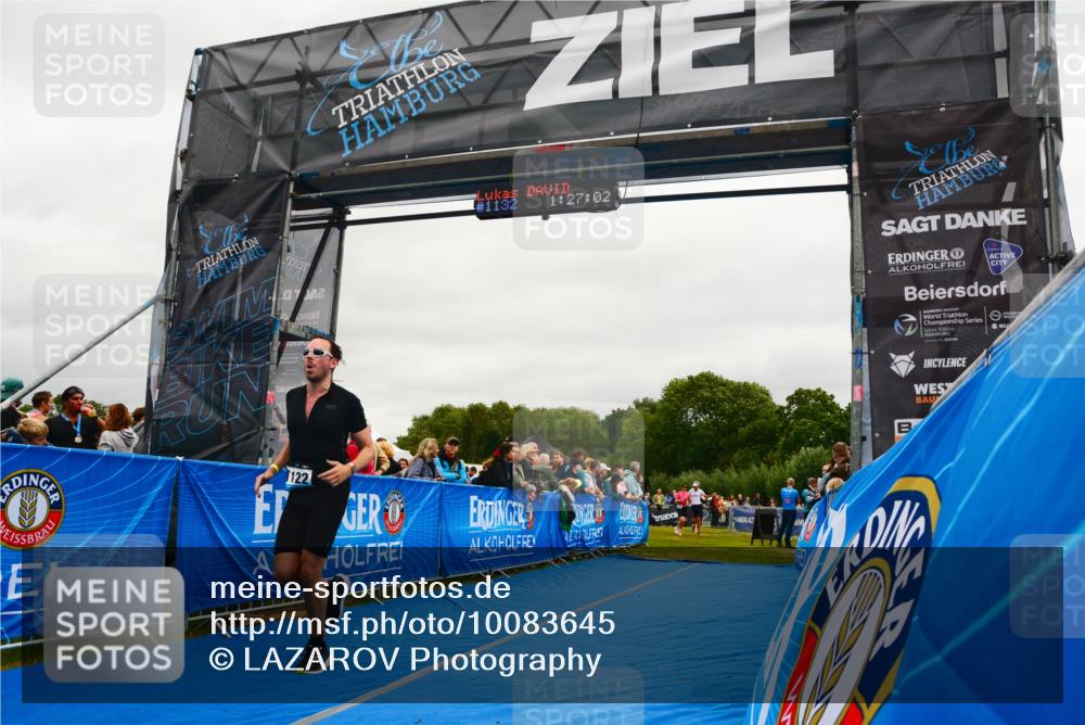 30.08.2026 - Elbe Triathlon Hamburg LAZAROV Photography http://msf.ph/oto/10083645 30.08.2026 11:37:16 Ziel 800, 1122, 1341 meine-sportfotos.de