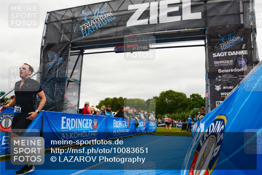 30.08.2026 - Elbe Triathlon Hamburg LAZAROV Photography http://msf.ph/oto/10083651 30.08.2026 11:37:16 Ziel 800, 1122, 1341 meine-sportfotos.de