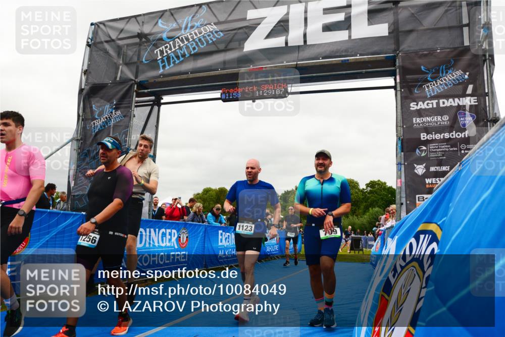 30.08.2026 - Elbe Triathlon Hamburg LAZAROV Photography http://msf.ph/oto/10084049 30.08.2026 11:39:21 Ziel 709, 992, 1064, 1123, 1125, 1205, 1214, 1256 meine-sportfotos.de