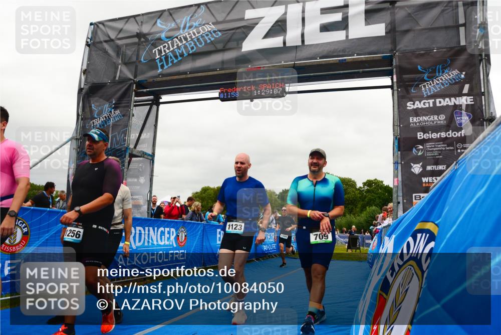 30.08.2026 - Elbe Triathlon Hamburg LAZAROV Photography http://msf.ph/oto/10084050 30.08.2026 11:39:22 Ziel 709, 992, 1064, 1123, 1125, 1205, 1214, 1256 meine-sportfotos.de