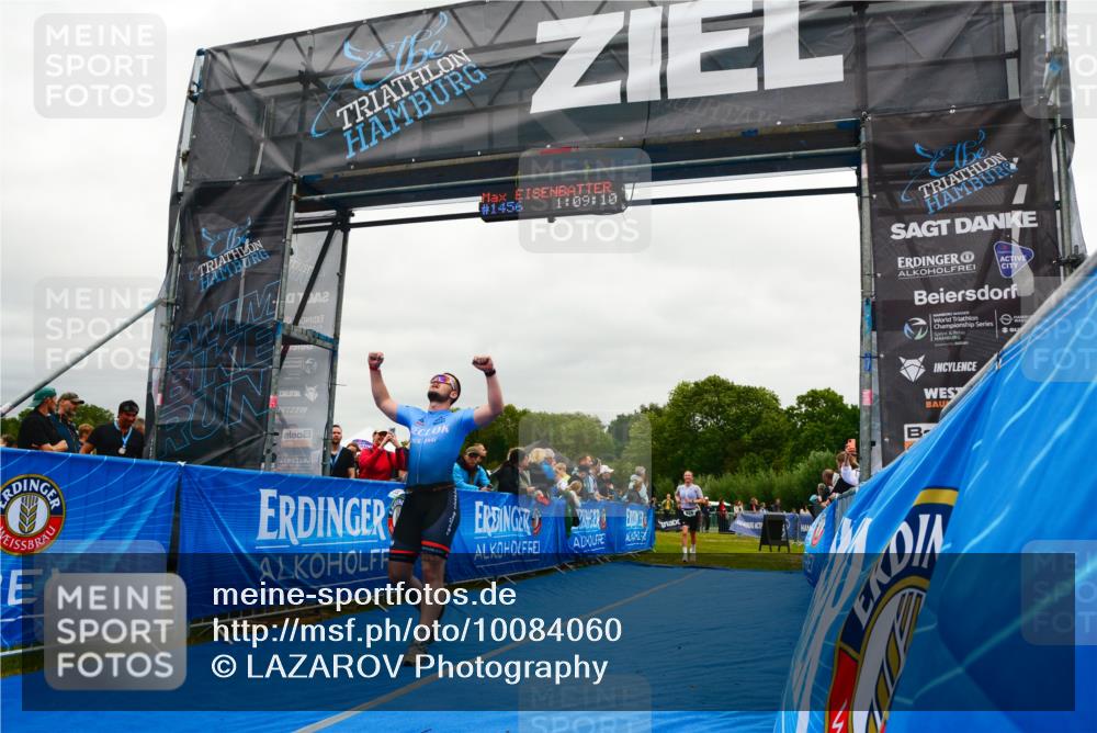 30.08.2026 - Elbe Triathlon Hamburg LAZAROV Photography http://msf.ph/oto/10084060 30.08.2026 11:39:29 Ziel 926, 992 meine-sportfotos.de