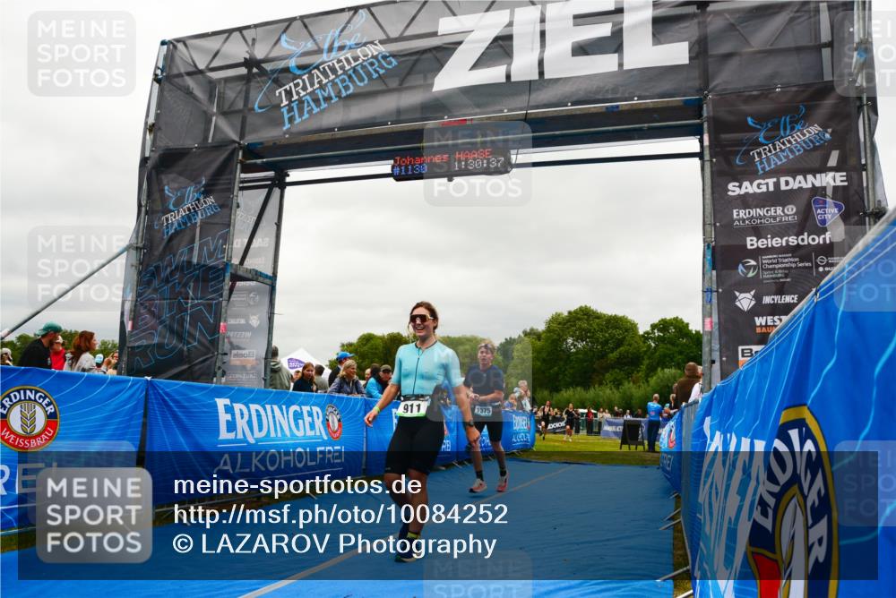 30.08.2026 - Elbe Triathlon Hamburg LAZAROV Photography http://msf.ph/oto/10084252 30.08.2026 11:40:48 Ziel 694, 911, 933, 1375 meine-sportfotos.de