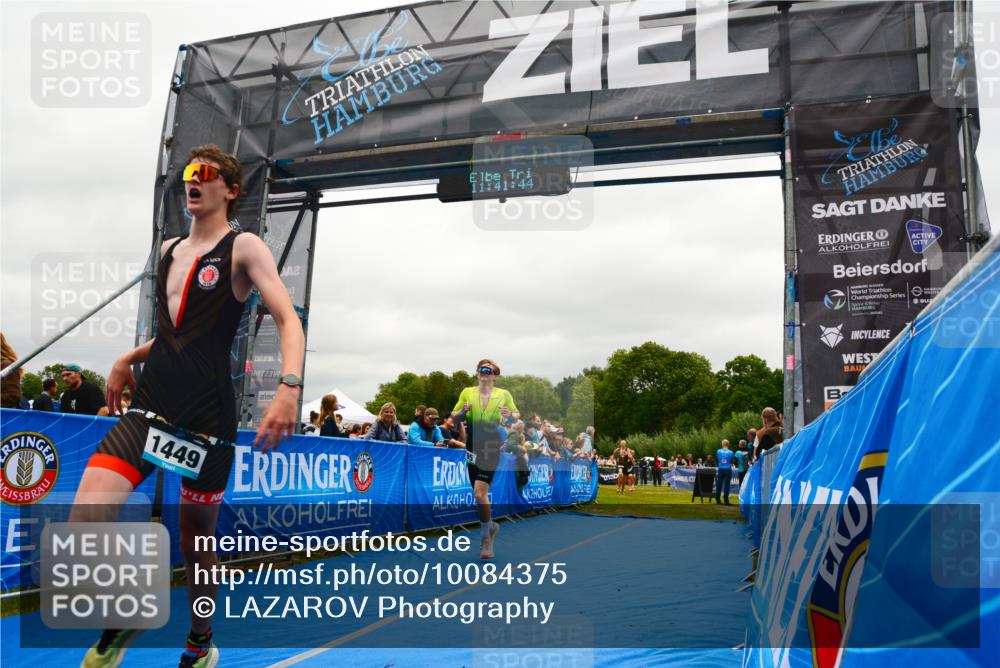 30.08.2026 - Elbe Triathlon Hamburg LAZAROV Photography http://msf.ph/oto/10084375 30.08.2026 11:41:45 Ziel 795, 1272, 1449 meine-sportfotos.de