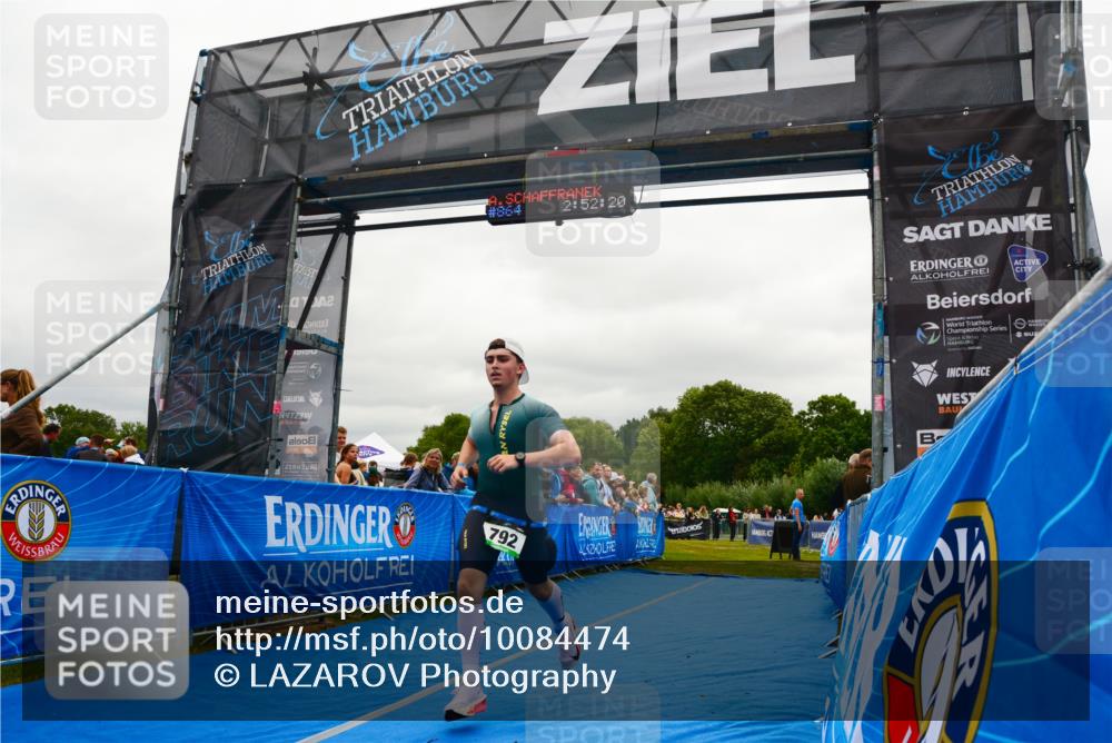 30.08.2026 - Elbe Triathlon Hamburg LAZAROV Photography http://msf.ph/oto/10084474 30.08.2026 11:42:23 Ziel 792, 817 meine-sportfotos.de