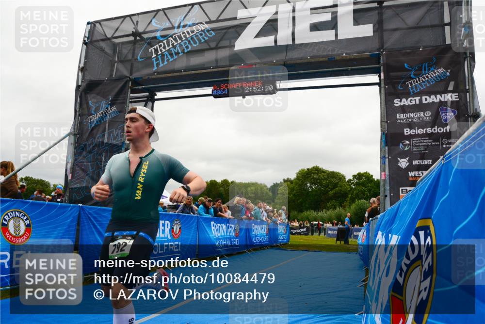 30.08.2026 - Elbe Triathlon Hamburg LAZAROV Photography http://msf.ph/oto/10084479 30.08.2026 11:42:23 Ziel 792, 817 meine-sportfotos.de