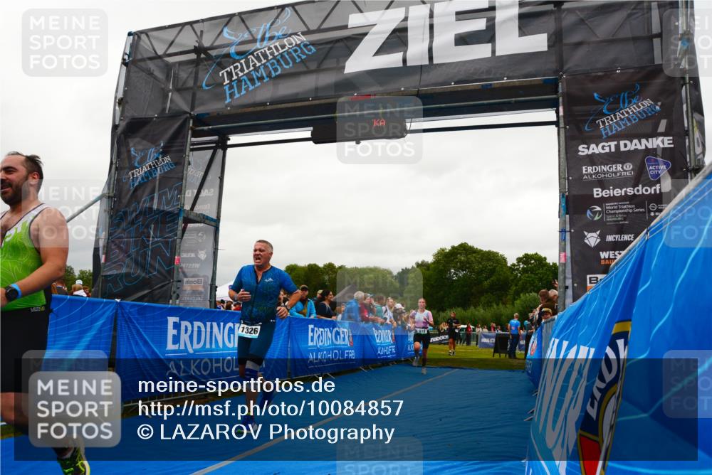 30.08.2026 - Elbe Triathlon Hamburg LAZAROV Photography http://msf.ph/oto/10084857 30.08.2026 11:44:49 Ziel 810, 1082, 1258, 1326 meine-sportfotos.de