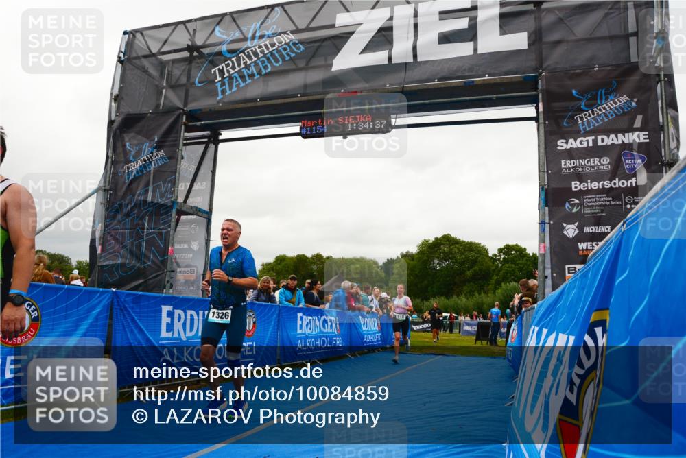 30.08.2026 - Elbe Triathlon Hamburg LAZAROV Photography http://msf.ph/oto/10084859 30.08.2026 11:44:49 Ziel 810, 1082, 1258, 1326 meine-sportfotos.de
