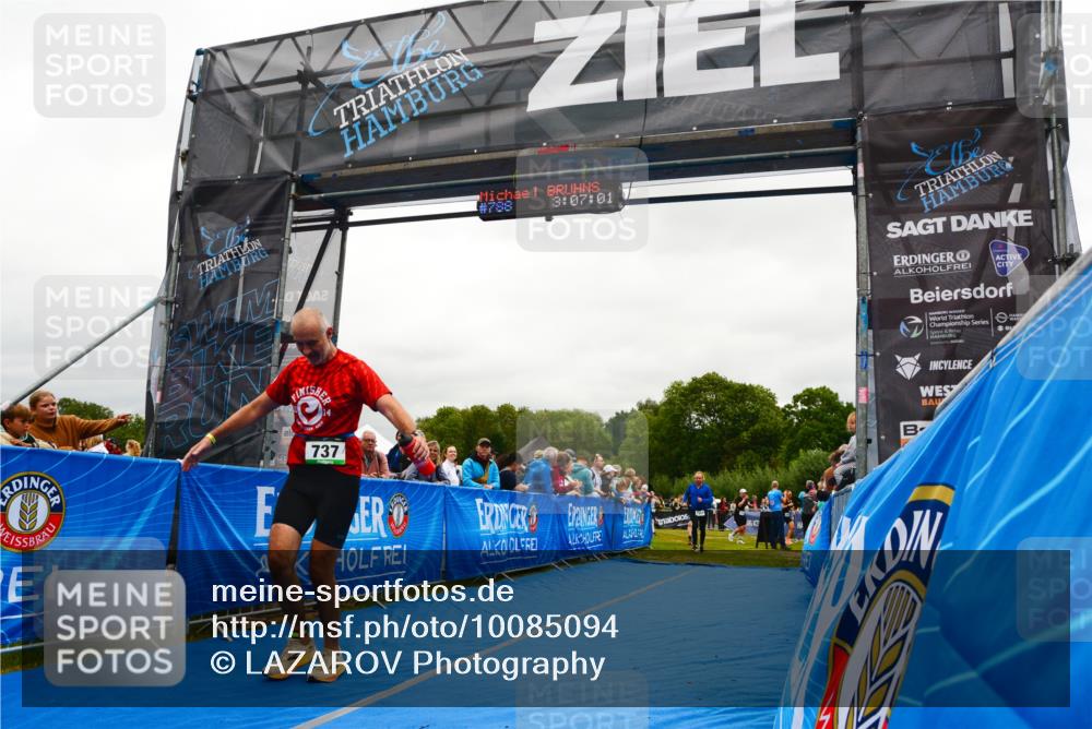 30.08.2026 - Elbe Triathlon Hamburg LAZAROV Photography http://msf.ph/oto/10085094 30.08.2026 11:47:05 Ziel 737, 1294, 1311 meine-sportfotos.de