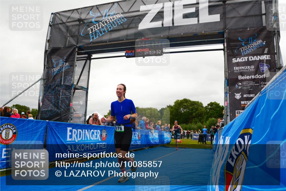 30.08.2026 - Elbe Triathlon Hamburg LAZAROV Photography http://msf.ph/oto/10085857 30.08.2026 11:53:34 Ziel 876, 902, 1426 meine-sportfotos.de