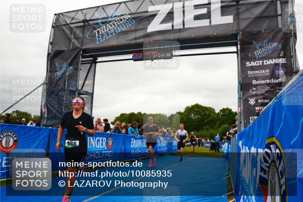 30.08.2026 - Elbe Triathlon Hamburg LAZAROV Photography http://msf.ph/oto/10085935 30.08.2026 11:54:29 Ziel 888, 1350, 1378, 1387 meine-sportfotos.de