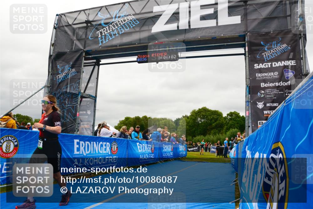 30.08.2026 - Elbe Triathlon Hamburg LAZAROV Photography http://msf.ph/oto/10086087 30.08.2026 11:56:15 Ziel 957 meine-sportfotos.de