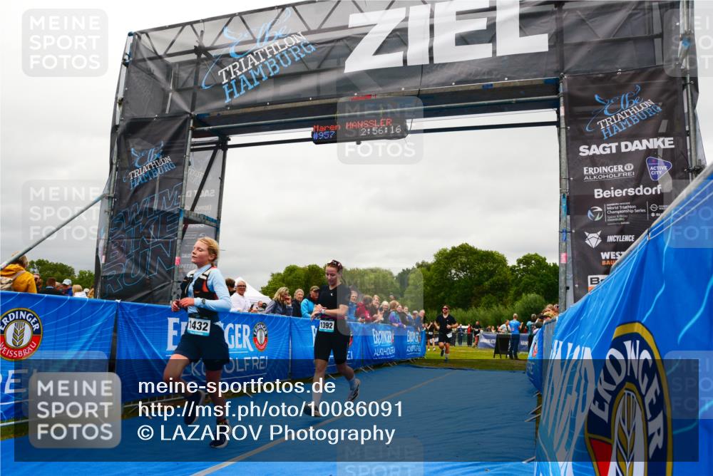 30.08.2026 - Elbe Triathlon Hamburg LAZAROV Photography http://msf.ph/oto/10086091 30.08.2026 11:56:26 Ziel 1174, 1392, 1432 meine-sportfotos.de