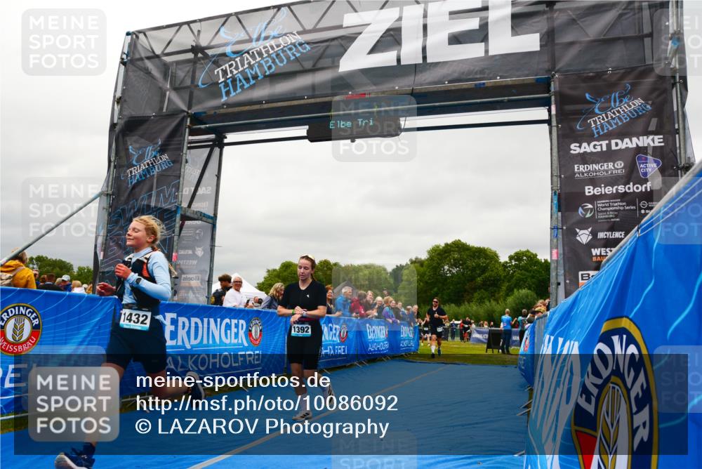 30.08.2026 - Elbe Triathlon Hamburg LAZAROV Photography http://msf.ph/oto/10086092 30.08.2026 11:56:26 Ziel 1174, 1392, 1432 meine-sportfotos.de