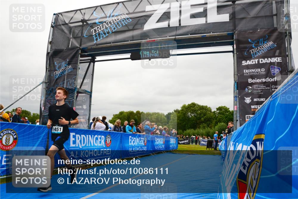 30.08.2026 - Elbe Triathlon Hamburg LAZAROV Photography http://msf.ph/oto/10086111 30.08.2026 11:57:02 Ziel 1451 meine-sportfotos.de