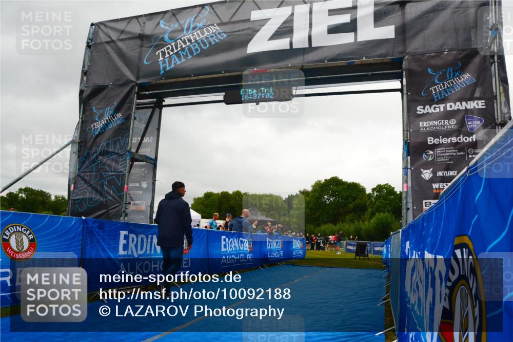 30.08.2026 - Elbe Triathlon Hamburg LAZAROV Photography http://msf.ph/oto/10092188 30.08.2026 16:37:01 Ziel  meine-sportfotos.de