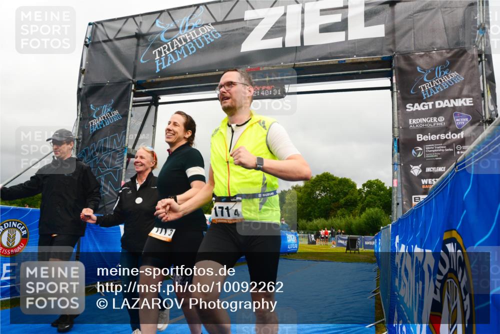 30.08.2026 - Elbe Triathlon Hamburg LAZAROV Photography http://msf.ph/oto/10092262 30.08.2026 16:40:30 Ziel  meine-sportfotos.de