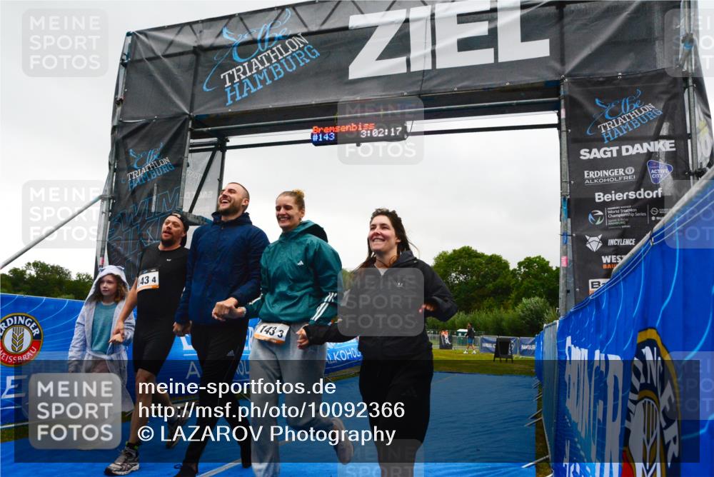 30.08.2026 - Elbe Triathlon Hamburg LAZAROV Photography http://msf.ph/oto/10092366 30.08.2026 17:02:16 Ziel  meine-sportfotos.de