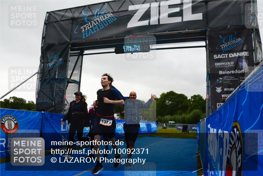 30.08.2026 - Elbe Triathlon Hamburg LAZAROV Photography http://msf.ph/oto/10092371 30.08.2026 17:02:41 Ziel  meine-sportfotos.de