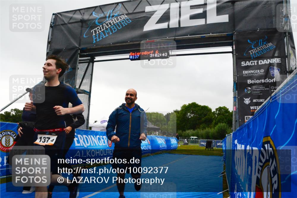 30.08.2026 - Elbe Triathlon Hamburg LAZAROV Photography http://msf.ph/oto/10092377 30.08.2026 17:02:42 Ziel  meine-sportfotos.de