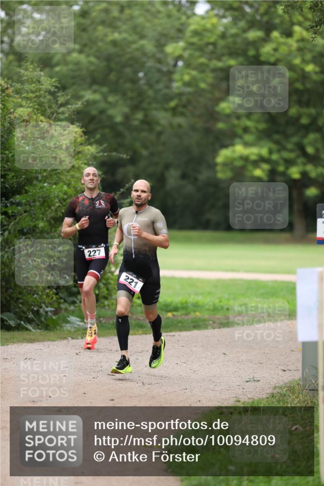 30.08.2026 - Elbe Triathlon Hamburg Antke Förster http://msf.ph/oto/10094809 30.08.2026 09:31:49 Laufen 227, 221 meine-sportfotos.de