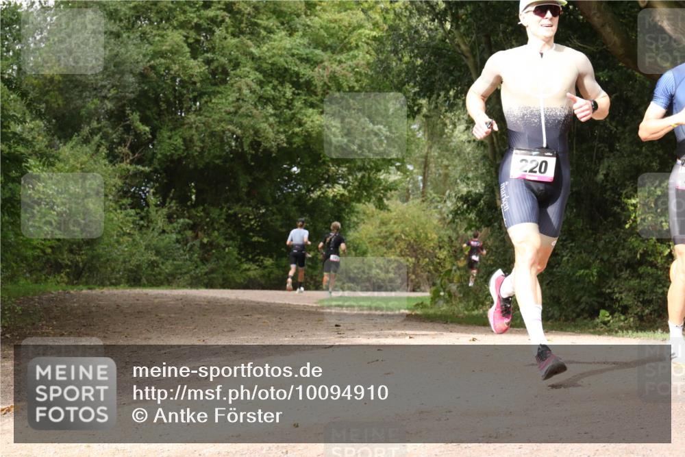 30.08.2026 - Elbe Triathlon Hamburg Antke Förster http://msf.ph/oto/10094910 30.08.2026 09:52:20 Laufen 220 meine-sportfotos.de
