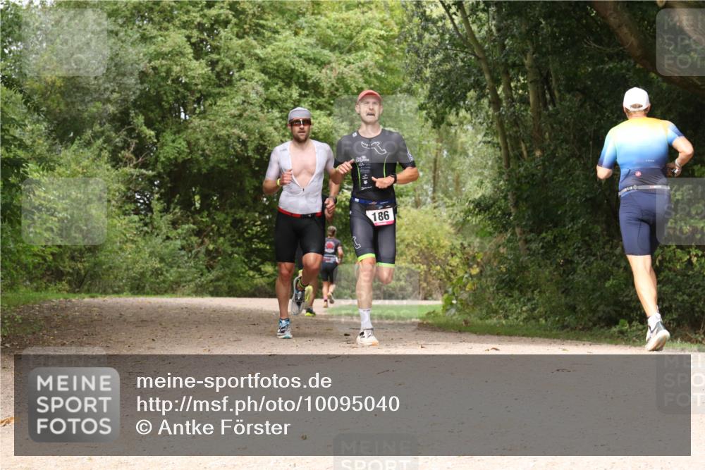 30.08.2026 - Elbe Triathlon Hamburg Antke Förster http://msf.ph/oto/10095040 30.08.2026 09:55:53 Laufen 186 meine-sportfotos.de