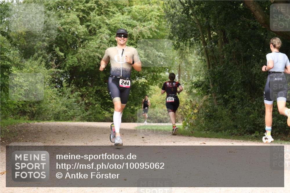 30.08.2026 - Elbe Triathlon Hamburg Antke Förster http://msf.ph/oto/10095062 30.08.2026 09:56:28 Laufen 244, 358 meine-sportfotos.de