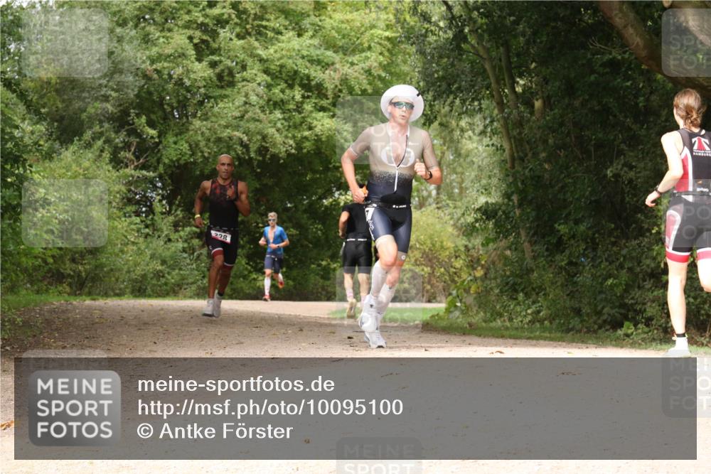 30.08.2026 - Elbe Triathlon Hamburg Antke Förster http://msf.ph/oto/10095100 30.08.2026 09:57:14 Laufen 228 meine-sportfotos.de