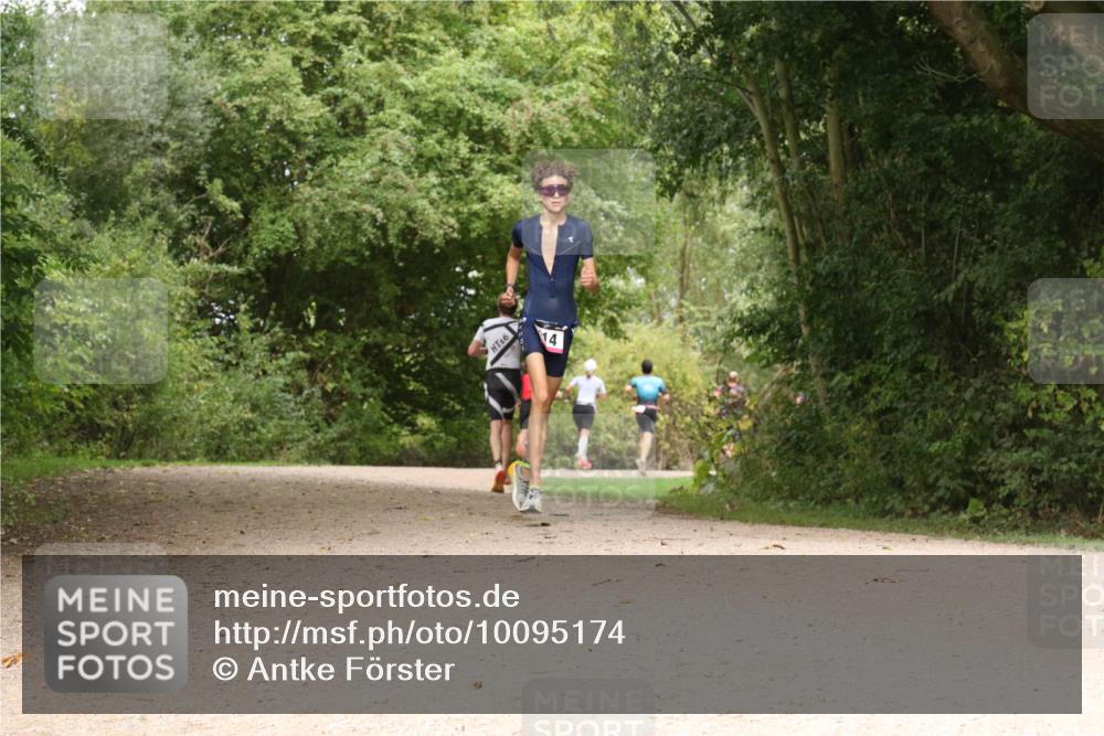 30.08.2026 - Elbe Triathlon Hamburg Antke Förster http://msf.ph/oto/10095174 30.08.2026 09:59:14 Laufen 16, 14 meine-sportfotos.de