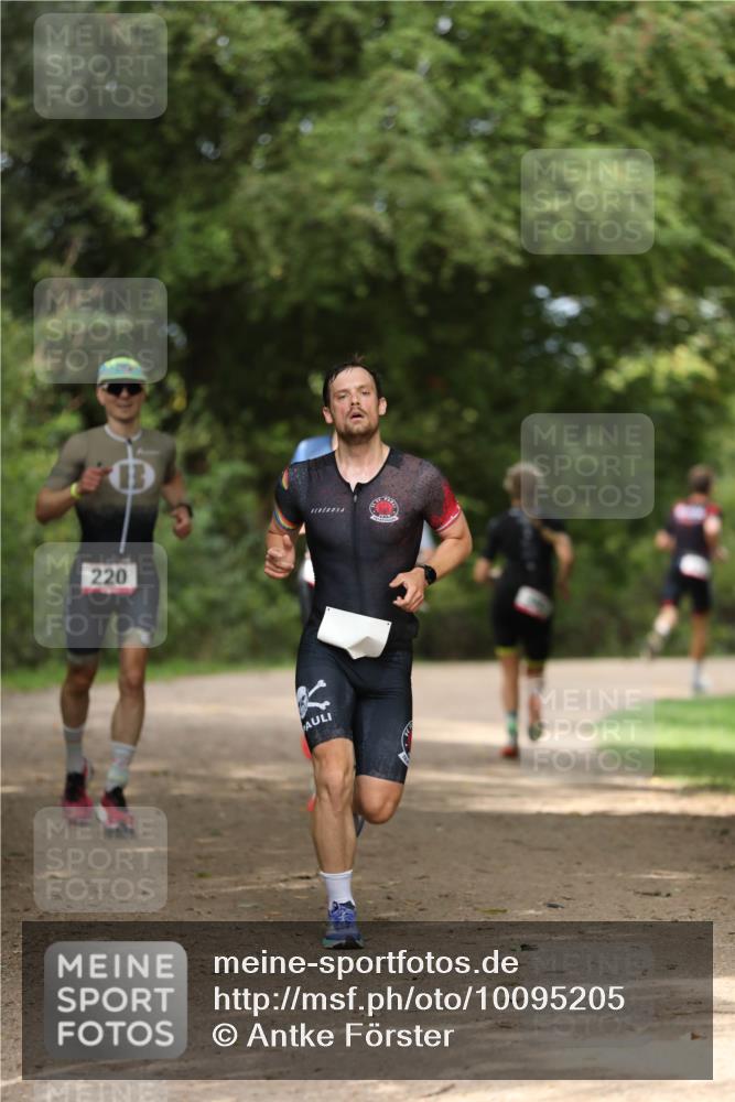 30.08.2026 - Elbe Triathlon Hamburg Antke Förster http://msf.ph/oto/10095205 30.08.2026 09:52:17 Laufen 220 meine-sportfotos.de