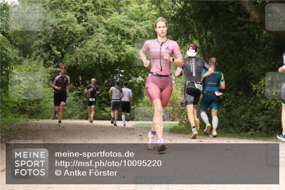 30.08.2026 - Elbe Triathlon Hamburg Antke Förster http://msf.ph/oto/10095220 30.08.2026 10:01:21 Laufen  meine-sportfotos.de