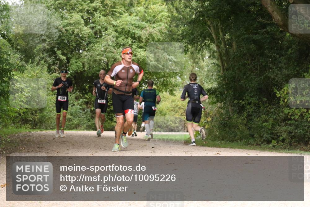 30.08.2026 - Elbe Triathlon Hamburg Antke Förster http://msf.ph/oto/10095226 30.08.2026 10:01:24 Laufen 286, 258 meine-sportfotos.de