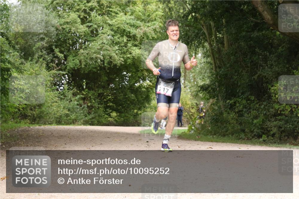 30.08.2026 - Elbe Triathlon Hamburg Antke Förster http://msf.ph/oto/10095252 30.08.2026 10:01:36 Laufen 217 meine-sportfotos.de