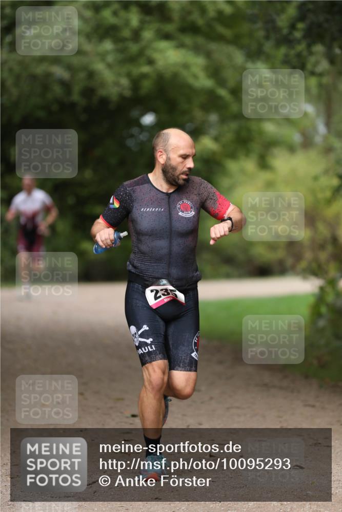 30.08.2026 - Elbe Triathlon Hamburg Antke Förster http://msf.ph/oto/10095293 30.08.2026 09:54:51 Laufen 23 meine-sportfotos.de