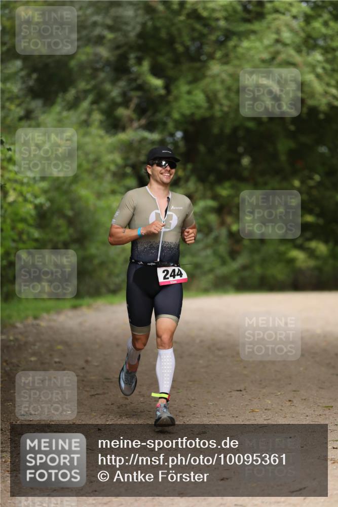 30.08.2026 - Elbe Triathlon Hamburg Antke Förster http://msf.ph/oto/10095361 30.08.2026 09:56:29 Laufen 244 meine-sportfotos.de