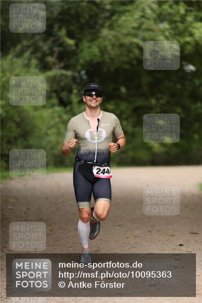 30.08.2026 - Elbe Triathlon Hamburg Antke Förster http://msf.ph/oto/10095363 30.08.2026 09:56:29 Laufen 244 meine-sportfotos.de