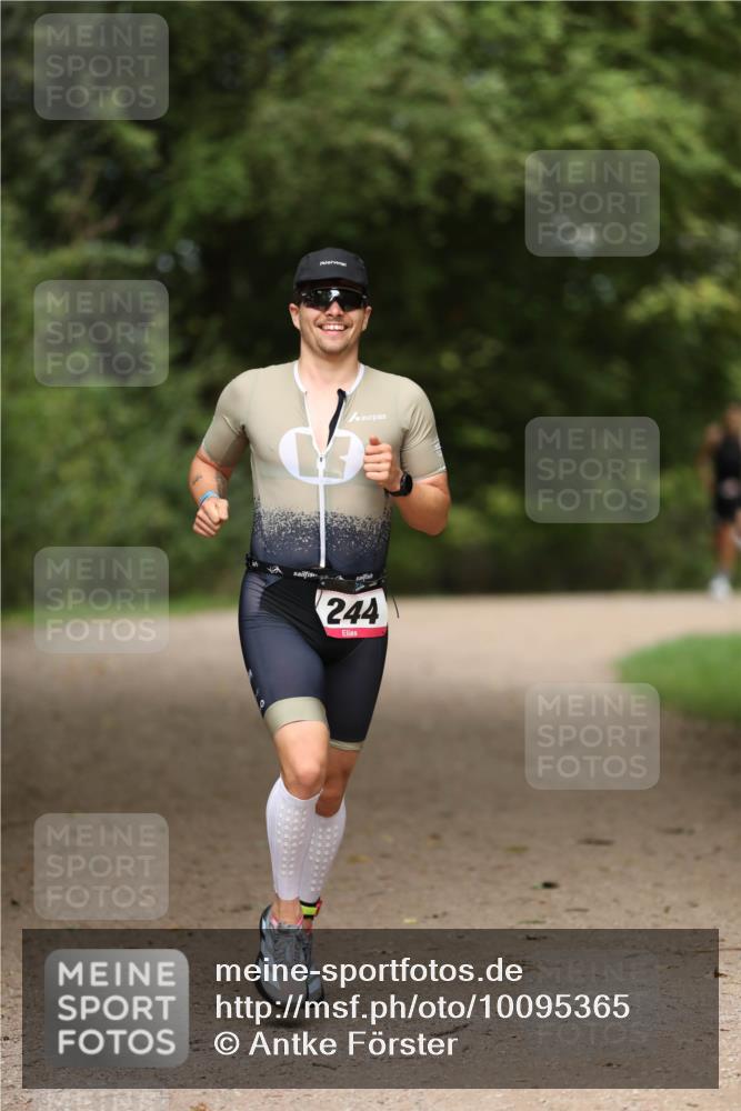 30.08.2026 - Elbe Triathlon Hamburg Antke Förster http://msf.ph/oto/10095365 30.08.2026 09:56:29 Laufen 244 meine-sportfotos.de