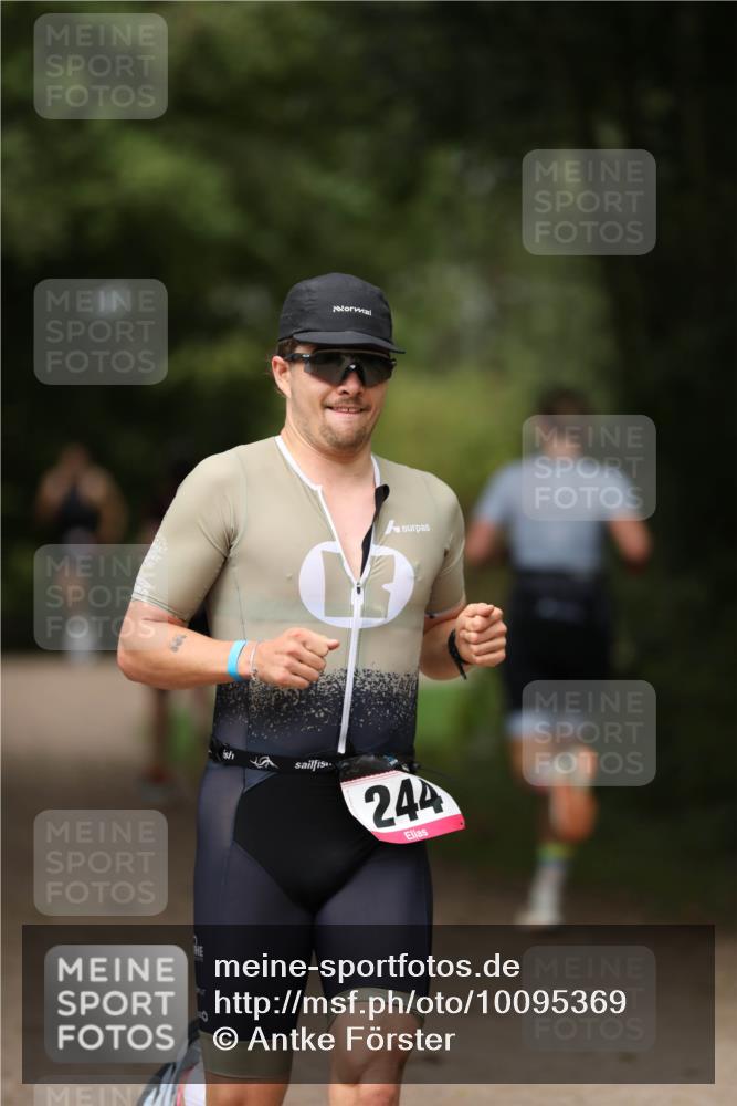 30.08.2026 - Elbe Triathlon Hamburg Antke Förster http://msf.ph/oto/10095369 30.08.2026 09:56:31 Laufen 244 meine-sportfotos.de