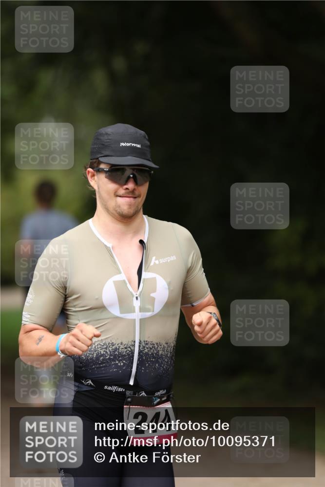 30.08.2026 - Elbe Triathlon Hamburg Antke Förster http://msf.ph/oto/10095371 30.08.2026 09:56:31 Laufen 244 meine-sportfotos.de