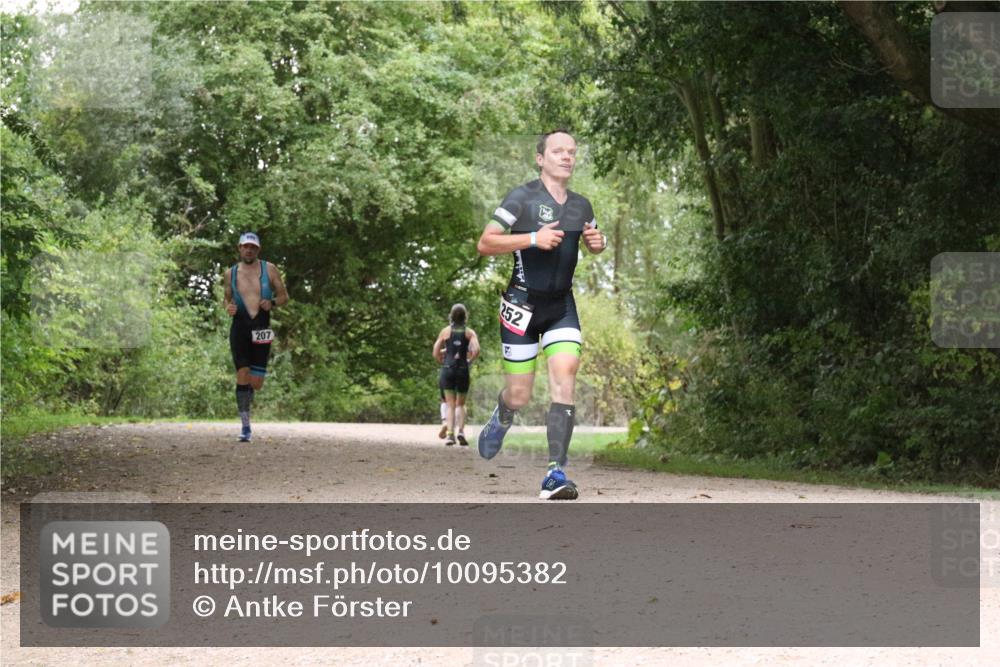 30.08.2026 - Elbe Triathlon Hamburg Antke Förster http://msf.ph/oto/10095382 30.08.2026 10:05:21 Laufen 207, 252 meine-sportfotos.de