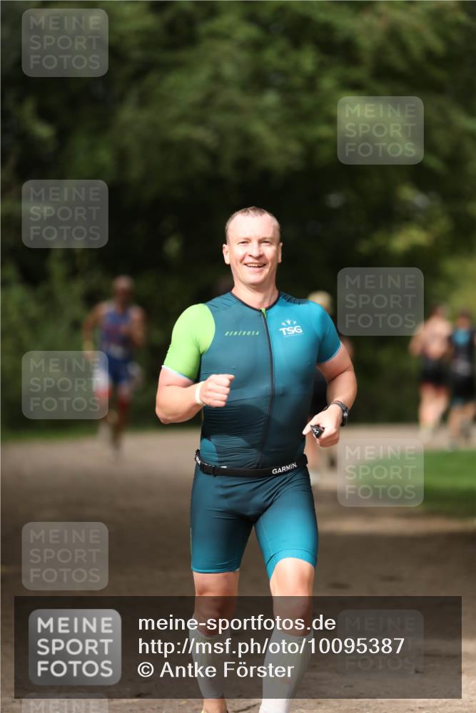 30.08.2026 - Elbe Triathlon Hamburg Antke Förster http://msf.ph/oto/10095387 30.08.2026 09:56:53 Laufen  meine-sportfotos.de