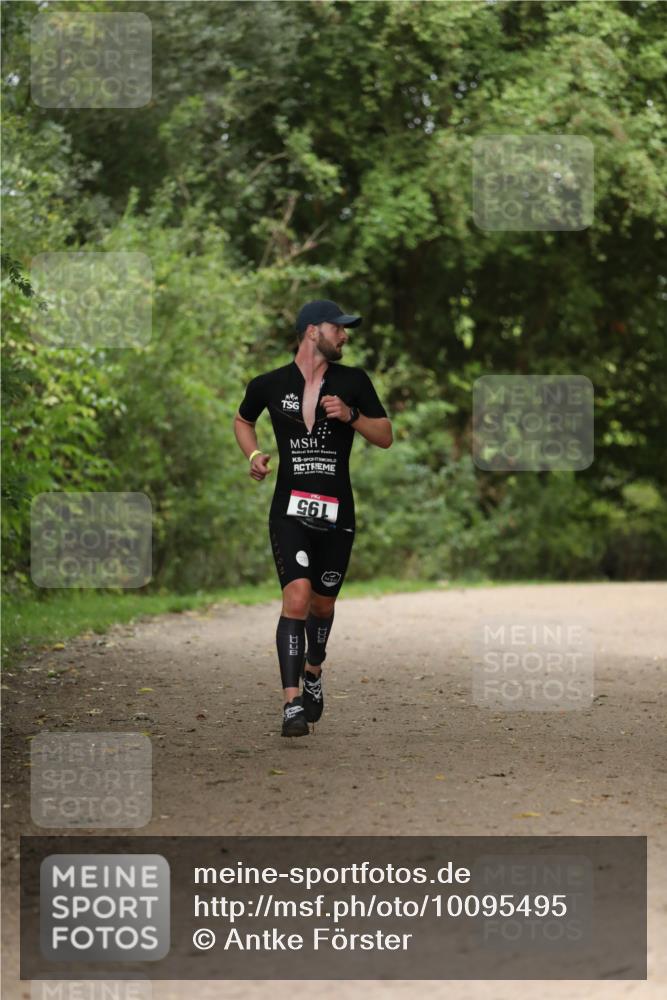 30.08.2026 - Elbe Triathlon Hamburg Antke Förster http://msf.ph/oto/10095495 30.08.2026 10:00:23 Laufen 961 meine-sportfotos.de
